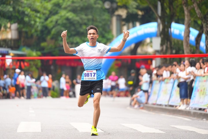 Mong muốn thể hiện tình yêu thể thao qua những bước chạy