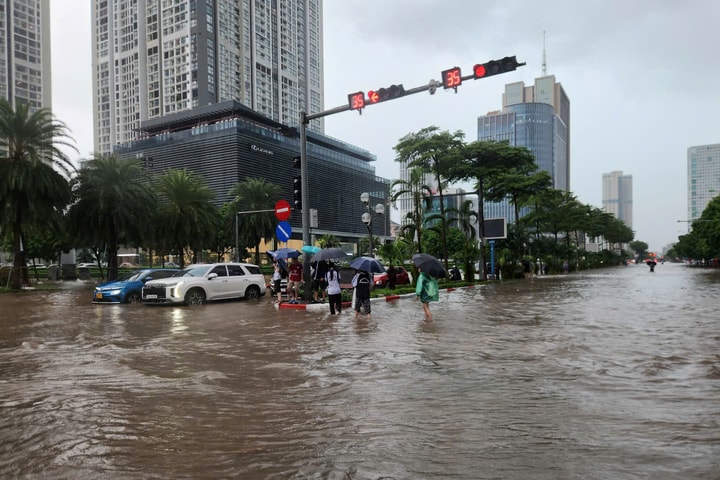 Hà Nội: Nước sông hồ dâng cao, số điểm ngập úng tăng lên 82