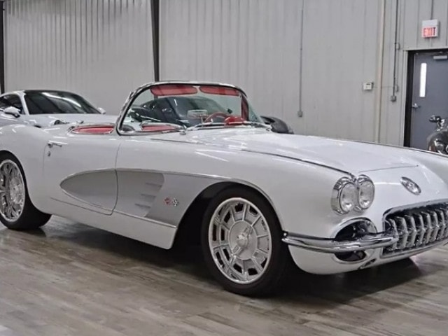 Xế cổ Chevrolet Corvette 1958 độ động cơ được rao bán hơn 13 tỷ