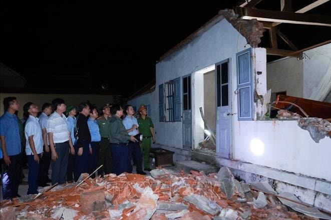 Thủ tướng Phạm Minh Chính kiểm tra thực tế, chỉ đạo khắc phục hậu quả bão số 10 tại Ninh Bình