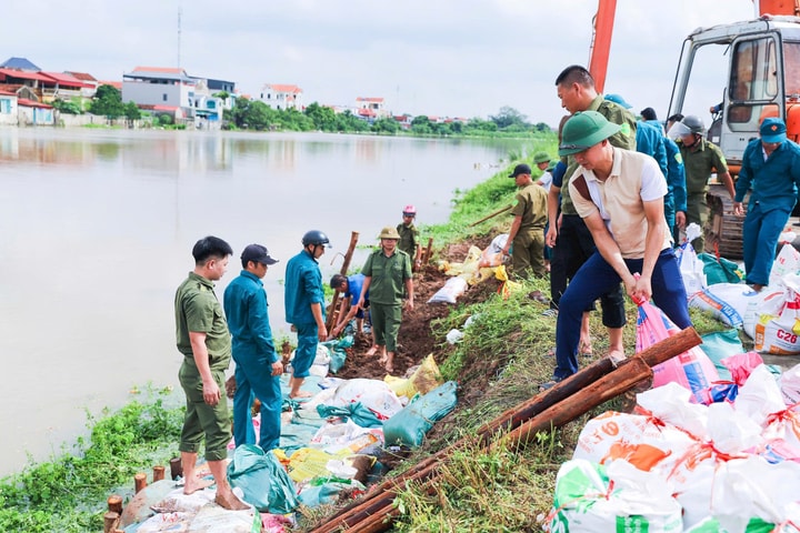 Thượng Phúc khắc phục sự cố đê sông Nhuệ