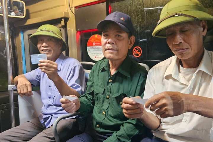 [Podcast] Xã đảo Minh Châu lần đầu có tuyến buýt nối Thủ đô