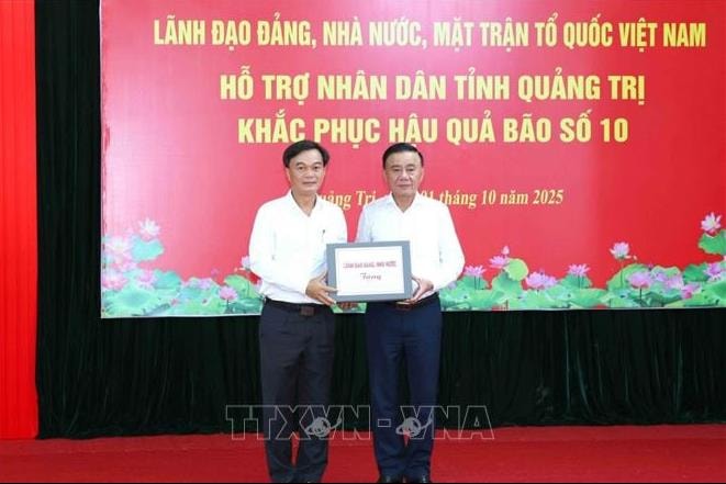 Thường trực Ban Bí thư thăm, động viên, trao hỗ trợ tỉnh Quảng Trị khắc phục hậu quả bão số 10