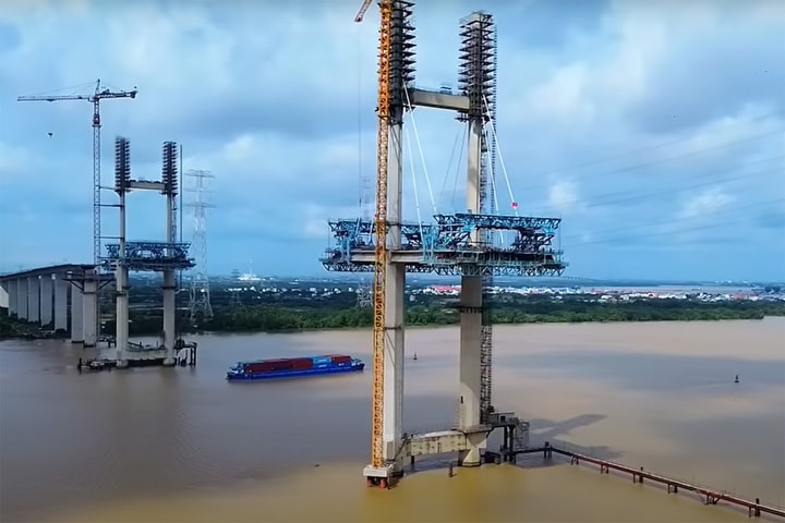 Nhộn nhịp công trường cầu Phước Khánh và Bình Khánh