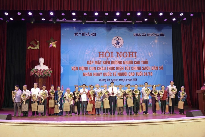 Hà Nội biểu dương người cao tuổi có thành tích vận động con cháu thực hiện tốt chính sách dân số