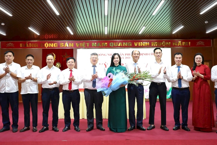 Đồng chí Nguyễn Thị Thu Hương giữ chức Phó Chủ tịch UBND phường Định Công