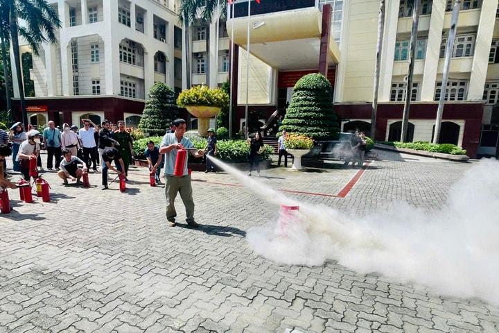 Hướng dẫn 250 chủ nhà trọ ở Thanh Xuân phòng cháy, chữa cháy