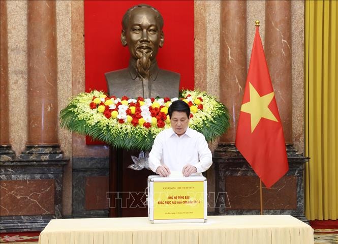 Văn phòng Chủ tịch nước quyên góp, ủng hộ đồng bào khắc phục hậu quả cơn bão số 10