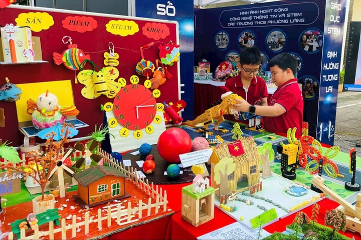 Phường Láng hướng tới "Thầy cô số - Học sinh số - Lớp học số và Gia đình học tập số"