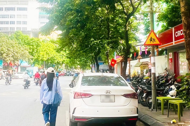 Giành lại vỉa hè cho người đi bộ: Không thể chậm trễ!