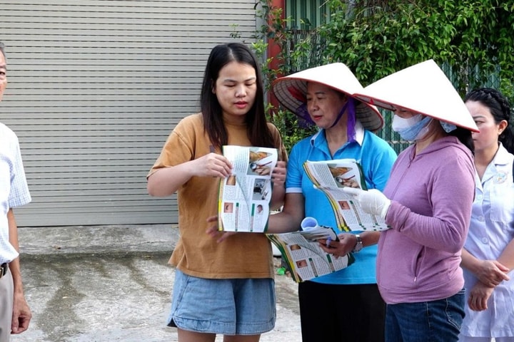 Xã Bát Tràng ra quân vệ sinh môi trường phòng chống sốt xuất huyết