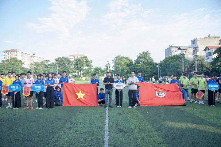 Hà Nội Khai mạc Giải bóng đá truyền thống 15/10 xã Gia Lâm