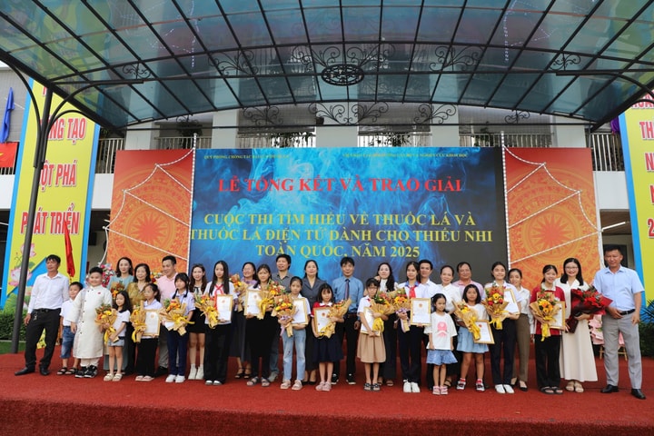 Trao giải 2 cuộc thi dành cho thiếu nhi toàn quốc về phòng chống tác hại của thuốc lá