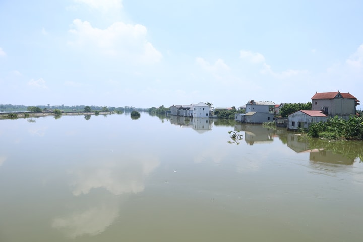 Bão số 11 tiến sát Quảng Ninh, Hà Nội mưa to và lũ sông Bùi, sông Tích vẫn cao