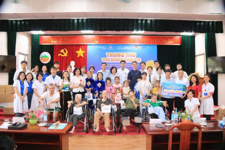 Khám sức khỏe và tặng quà Trung thu tại các đơn vị bảo trợ xã hội
