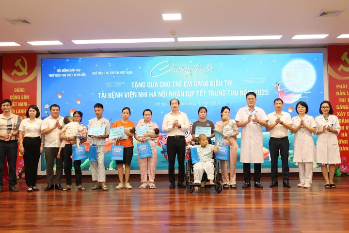 Mang Tết Trung thu ấm áp đến với trẻ em đang điều trị tại các bệnh viện