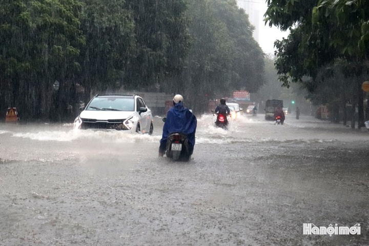 Cục Khí tượng thủy văn: Mưa lớn tại Hà Nội vừa qua chưa vượt đỉnh năm 2008