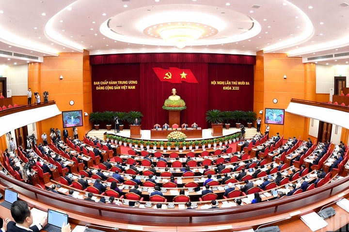 Thông cáo báo chí về ngày làm việc thứ hai Hội nghị Trung ương 13 khóa XIII