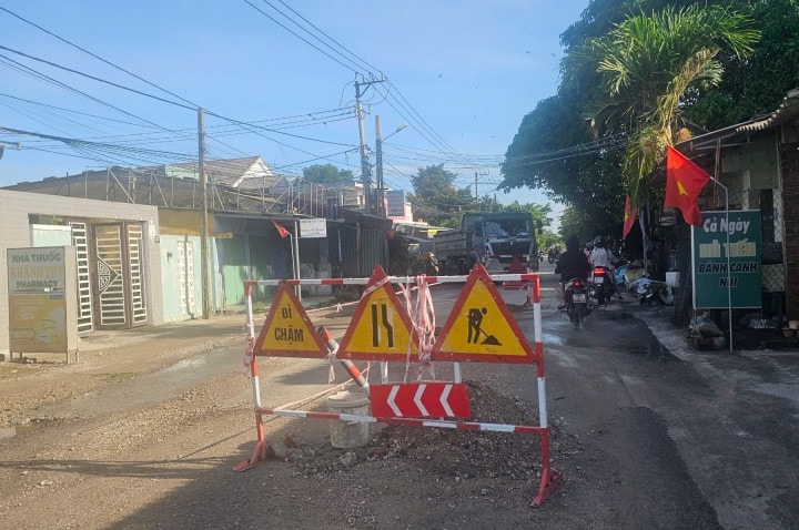 Đà Nẵng Ngập úng tỉnh lộ 607B do đường ống thu gom nước mưa quá nhỏ