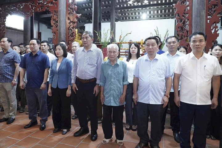 Xã Thường Tín dâng hương tưởng nhớ Anh hùng dân tộc Nguyễn Trãi