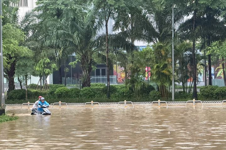Hà Nội: Nhiều nơi còn ngập, mở đập Thanh Liệt tiêu nước cho sông Nhuệ