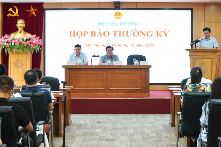 Xuất, nhập khẩu cả năm 2025 có thể đạt 900 tỷ USD