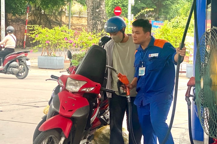 Dự báo giá xăng RON95-III giảm dưới mức 20.000 đồng/lít