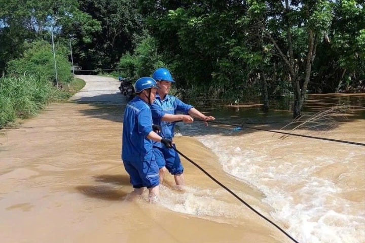 Nhà mạng tập trung ứng cứu mạng lưới vùng lũ