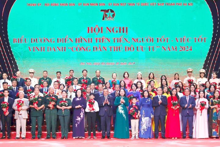 Những bông hoa đẹp trong vườn hoa Thủ đô