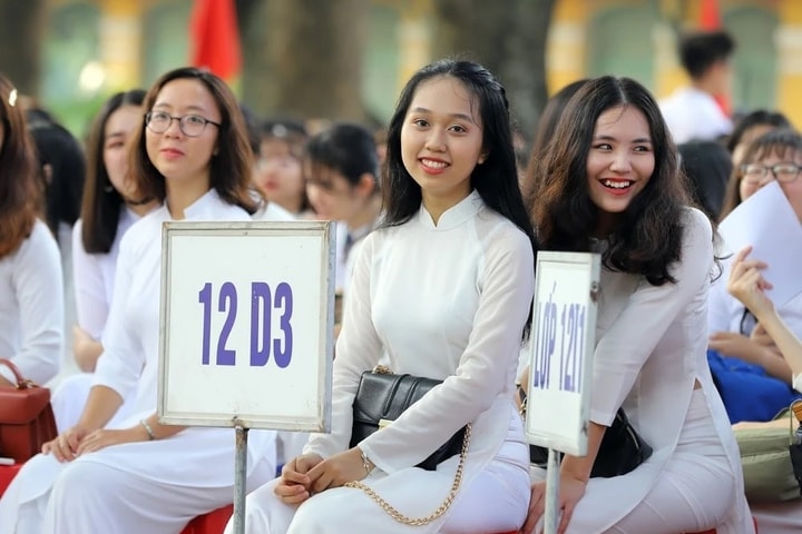 Ban hành chương trình nâng cao của 15 môn chuyên