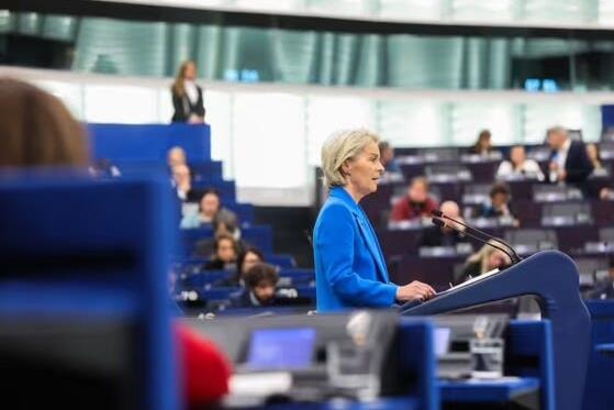 Chủ tịch EC Ursula von der Leyen vượt qua cuộc bỏ phiếu bất tín nhiệm