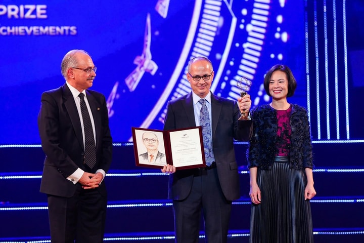 Giáo sư Omar M. Yaghi - Chủ nhân Giải thưởng VinFuture nhận Giải Nobel Hóa học 2025