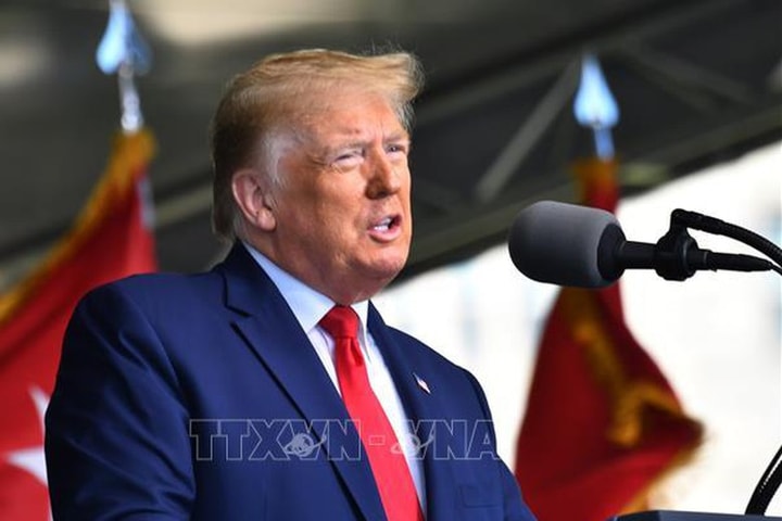 Lợi dụng và lạm dụng