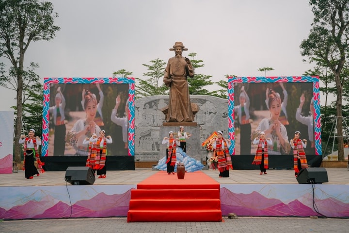 Đoàn kết xây dựng quê hương giàu đẹp, Thủ đô văn hiến, văn minh, hiện đại