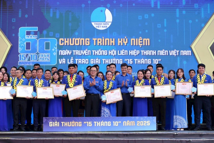 69 cán bộ Hội tiêu biểu toàn quốc nhận Giải thưởng "15 tháng 10"