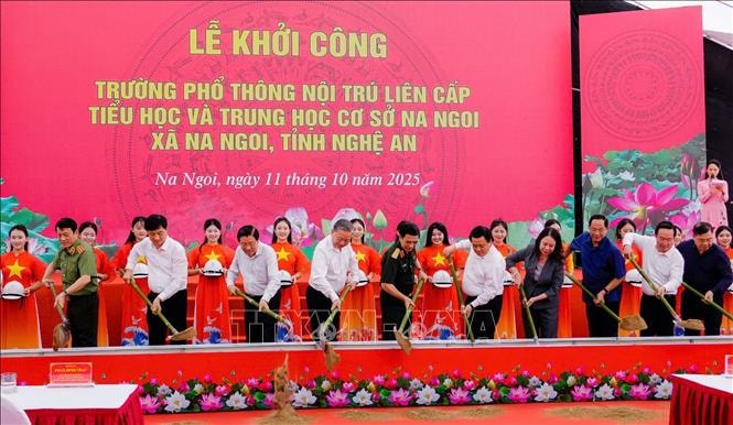 Tổng Bí thư Tô Lâm dự lễ khởi công trường nội trú liên cấp Na Ngoi, tỉnh Nghệ An