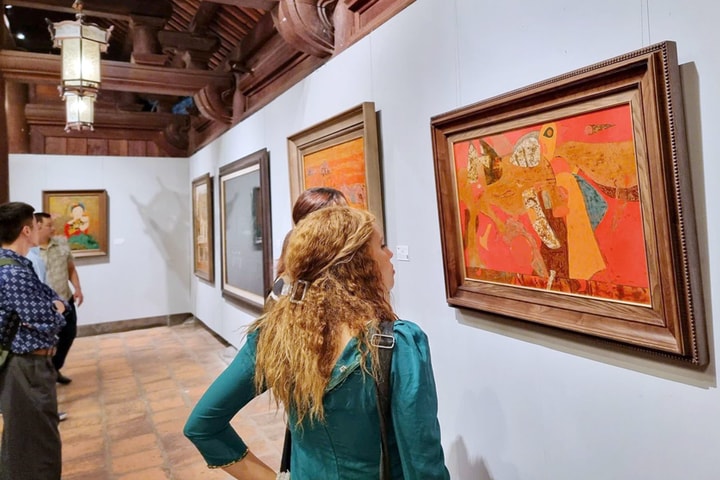 [Podcast] Tin tức ngày 12-10: Triển lãm “Sắc Tâm” - hành trình giao thoa nghệ thuật và tâm linh