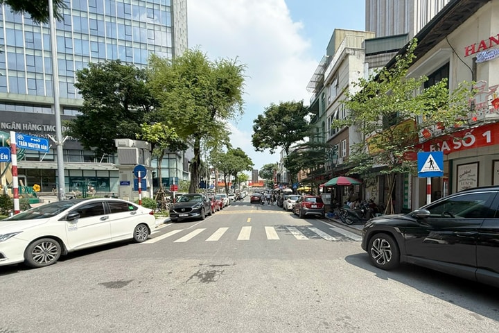 Phường Hoàn Kiếm thiếu quỹ đất giao thông tĩnh: Nhiều thách thức trong bảo đảm trật tự đô thị