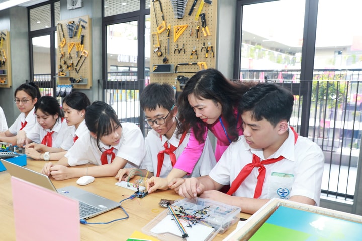 Vì con người, vì sự phát triển của đất nước Bài 2: Xây người để xây đời