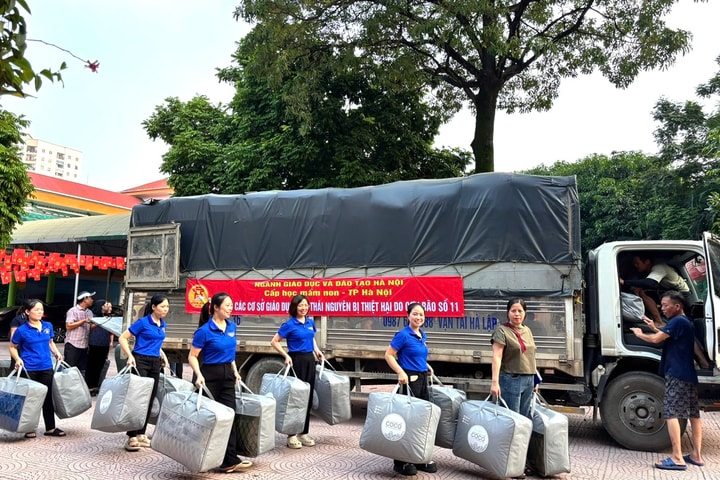 Ngành Giáo dục Hà Nội trao quà hỗ trợ các trường học ở Thái Nguyên