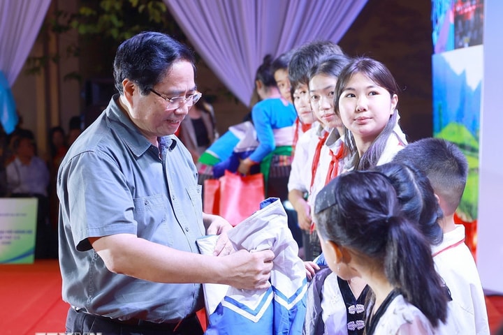 Thủ tướng Phạm Minh Chính dự khởi công trường học tại xã biên giới Bát Mọt, tỉnh Thanh Hoá