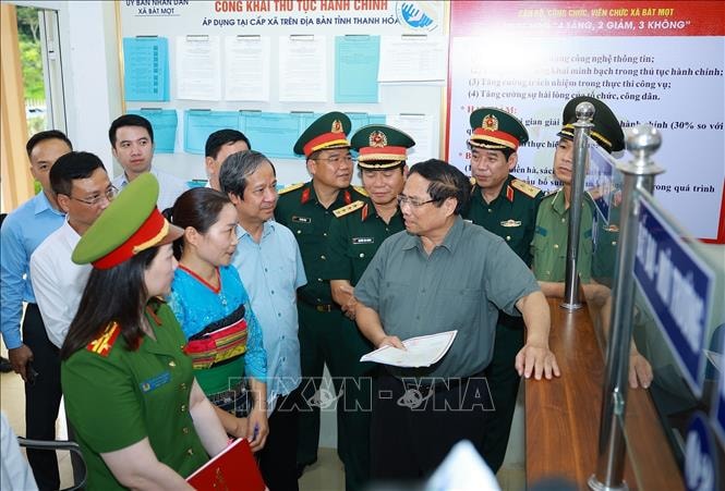 Thủ tướng Phạm Minh Chính kiểm tra công tác giải quyết thủ tục hành chính tại xã biên giới Bát Mọt, tỉnh Thanh Hóa