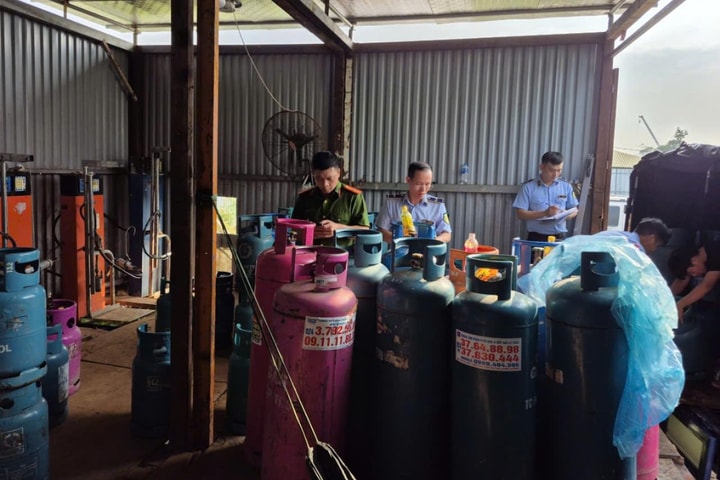 Hà Nội: Triệt phá điểm san chiết gas trái phép quy mô lớn