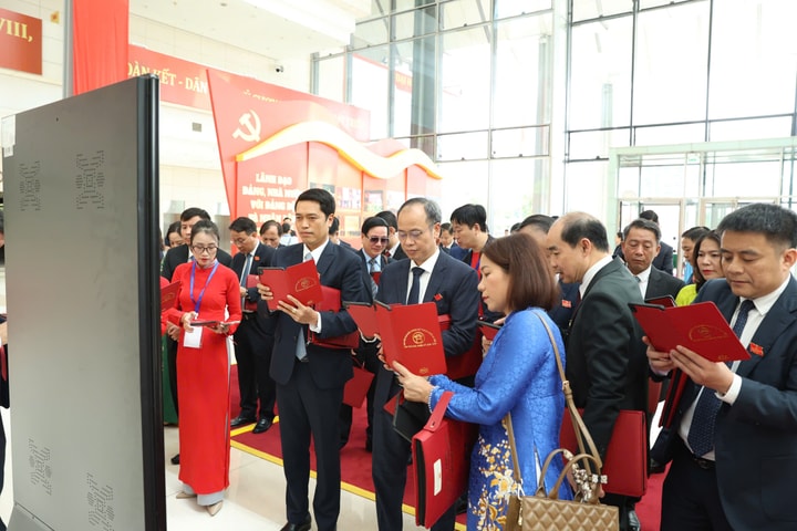 Hà Nội quyết tâm đi đầu về chuyển đổi số