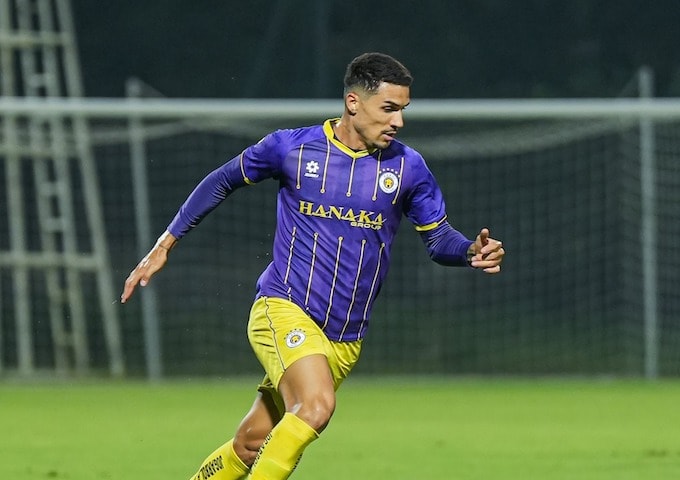 Tiền vệ Hendrio Araujo chính thức có quốc tịch Việt Nam