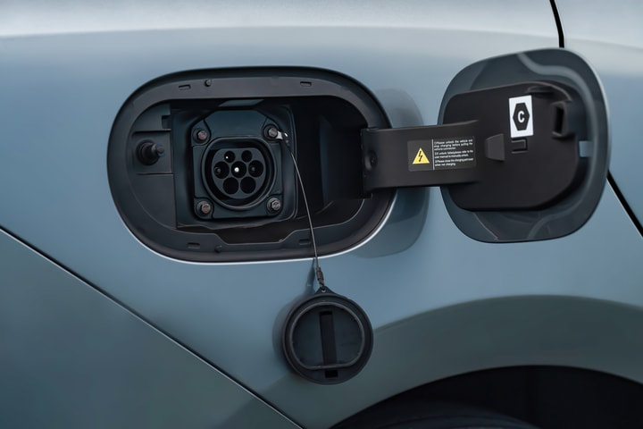 Phân khúc sedan phổ thông lần đầu có lựa chọn PHEV