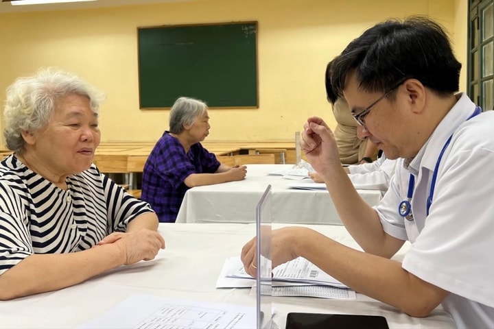 Tri ân thầy cô Trường THPT Nguyễn Thị Minh Khai với chương trình chăm sóc sức khỏe