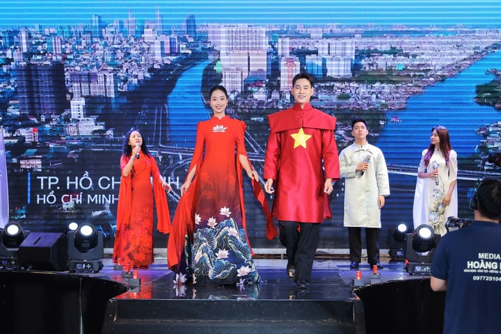 NTK Hoàng Ly ra mắt bộ sưu tập áo dài lấy cảm hứng từ quốc hoa các nước trên thế giới