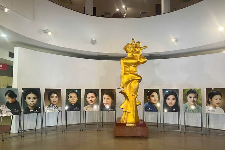 Di ảnh chân dung “Tự hào Phụ nữ Việt Nam”