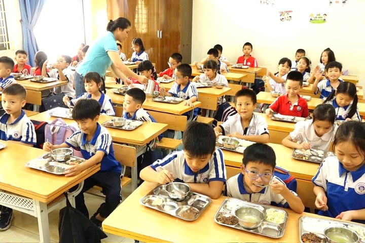 Trường Tiểu học Cự Khê tổ chức lại bữa ăn bán trú, sĩ số học sinh đạt gần 99%